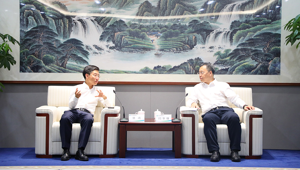 徐鸿与中国电气装备党委副书记、总经理闫华锋举行工作会谈